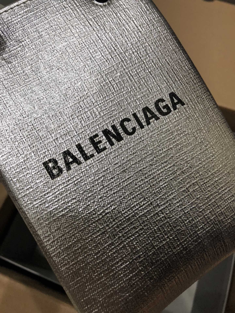 Ba1en*iaga shopping bags